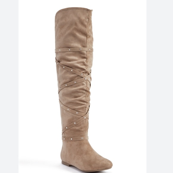 NIB JustFab Shawnee Flat Boots - Picture 1 of 3